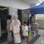 Hadirin Majlis Sambutan Hari Raya Aidilfitri 1446 Hijrah bertumpu di kiosk aiskrim.