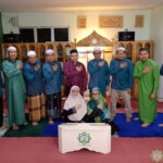 Barisan ahli jawatankuasa surau Bergambar buat kali terakhir sebelum pembubaran.