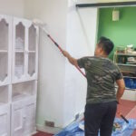 Kerja-kerja mengecat almari buku surau sedang berlaku.