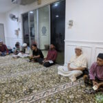 Hadirin kuliah fiqh bertarikh 17 April 2025 memberikan perhatian terhadap kuliah.