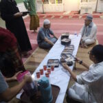 Hadirin kuliah sirah bertarikh 13 Januari 2025, menjamu selera selepas kuliah.