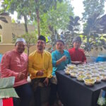 Beberapa petugas majlis 'Open House' berehat.