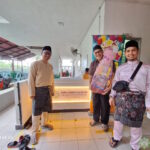 Penyerahan hamper kepada pemenang moreh terbaik untuk Ramadan 1445 Hijrah.