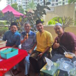 Tetamu majlis 'Open House' Aidilfitri 1445 Hijrah, berehat selepas menjamu selera.