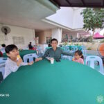 Tetamu majlis 'Open House' Aidilfitri 1445 Hijrah, menjamu selera.