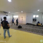 Pemasangan permaidani baru dengan dengan hamparan saf-saf hadapan.