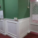 Pemasangan plag tambahan untuk ruangan solat muslimah.