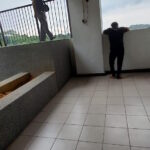 Pekerja Penyeleggaraan One Damansara Condominium melakukan pemantauan.