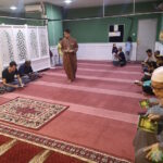 Hadirin di majlis bacaan tahlil untuk arwah Abang Razak.