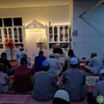 Tazkirah Ramadan sedang disampaikan oleh ustaz jemputan.