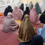Jemaah solat terawih muslimat.
